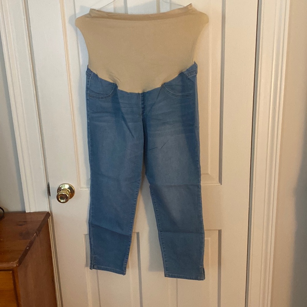 A. Glow maternity crop legging size 16